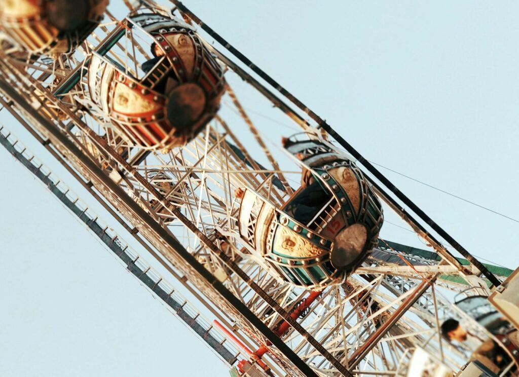 Altes Riesenrad von unten.